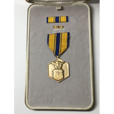 U.S. AIR FORCE MEDAL COMMENDATION FOR MILITARY MERIT. WITH ORIGINAL CASE, RIBBON BAR & LAPEL PIN