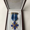 SAMPLE REPLICA SPAIN MEDAL OF THE CROSS OF WAR WITH SWORDS, LUXURY CASE & RIBBON BAR. TYPE FROM 1975's REGULATION. NOT ORIGINAL!