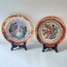 ASIAN STYLE CERAMIC PLATES WITH DISPLAY STAND. MID 20th CENTURY. VINTAGE CRYSTAL & CERAMICS COLLECTION (VYC-31)