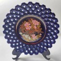 JAPANESE STYLE CERAMIC PLATE WITH DISPLAY STAND. MID 20th CENTURY. VINTAGE CRYSTAL & CERAMICS COLLECTION (VYC-34)