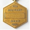 US ARMY COMMENDATION "FOR MILITARY MERIT" MEDAL. ORIGINAL CLAMSHELL CASE, MINI MEDAL, GREEN RIBBON BAR & LAPEL PIN