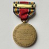 U.S. ARMY WORLD WAR II VICTORY MEDAL. ORIGINAL CLAMSHELL CASE, RIBBON BAR & LAPEL PIN